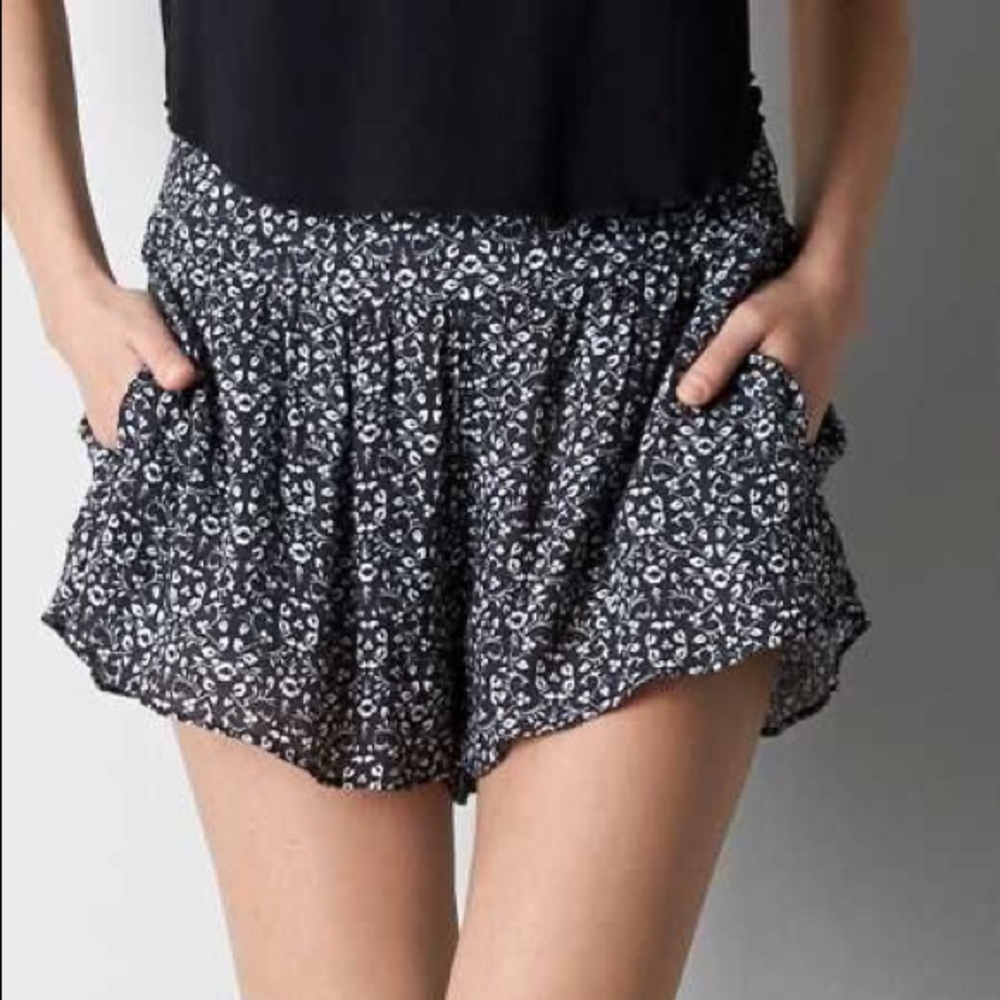 ♥︎ American Eagle Beach Shorts ♥︎